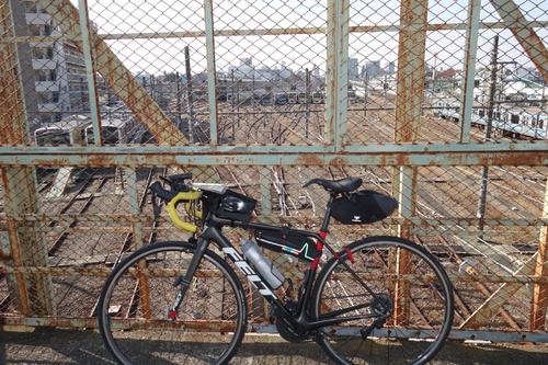 三鷹跨線人道橋から見る三鷹車両センター