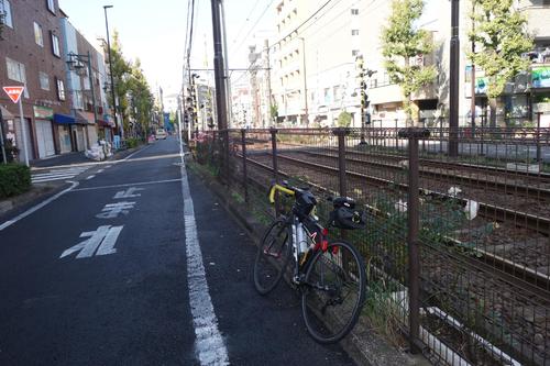 都電荒川線沿いを走る