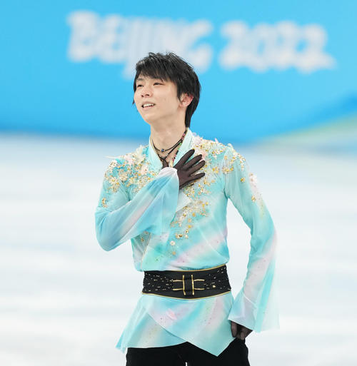 北京五輪フィギュアスケート、男子フリーの演技を終え、あいさつする羽生結弦（22年2月10日撮影）