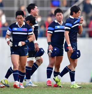 準優勝となり涙を見せる東海大仰星フィフティーン。右端はＦＢ河瀬（撮影・清水貴仁）