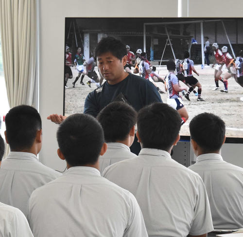 ラグビー日本代表のCTB中村亮土の恩師の富田昌浩監督